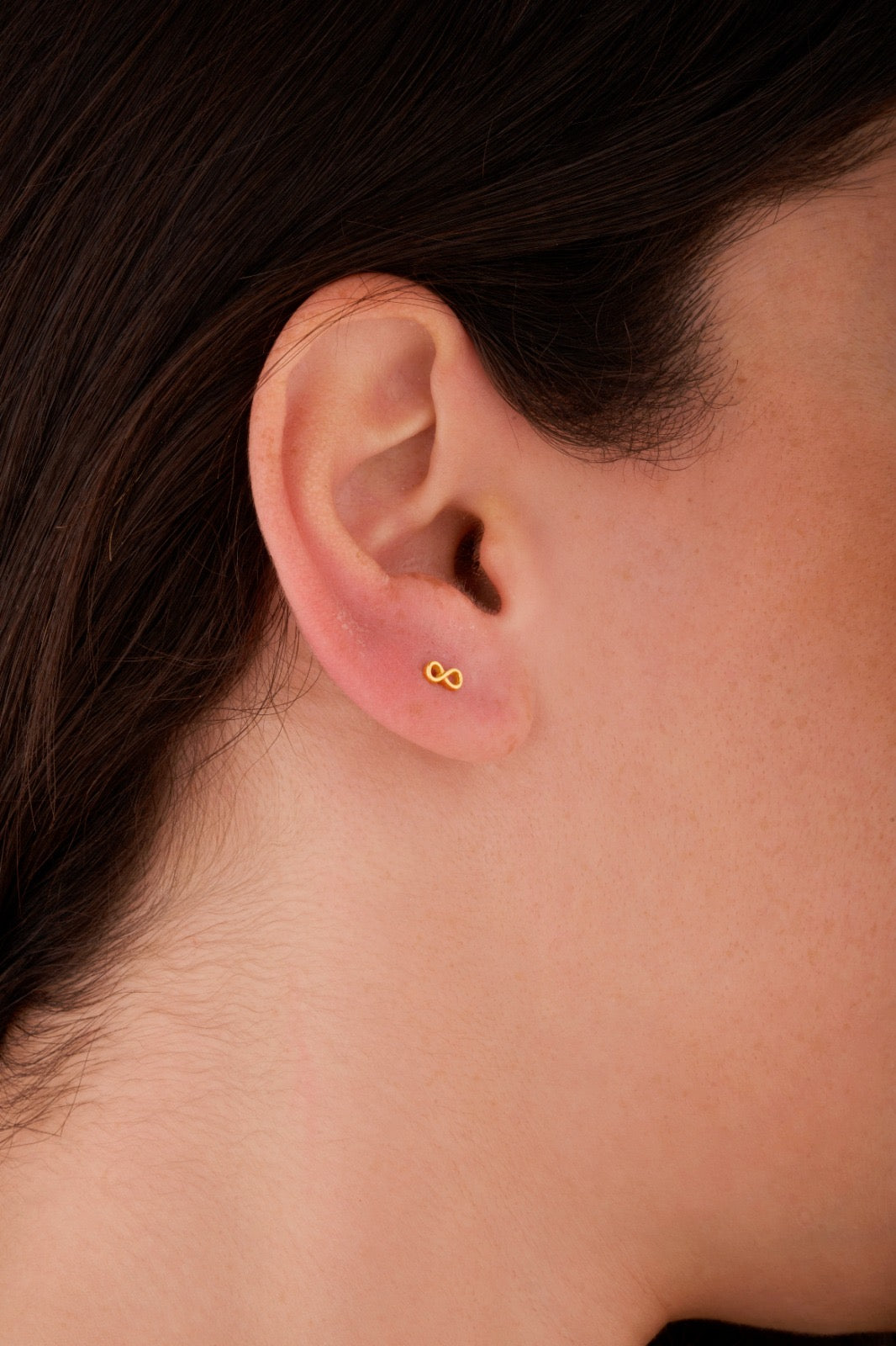 Iris infinty gold ear piercing