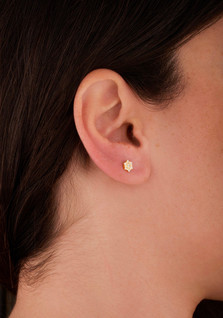 Iris snowflake gold ear piercing