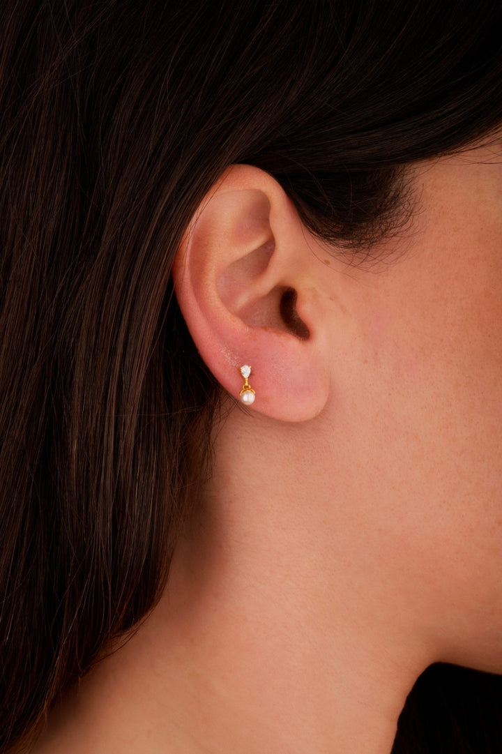 Iris circle with pearl ear piercing