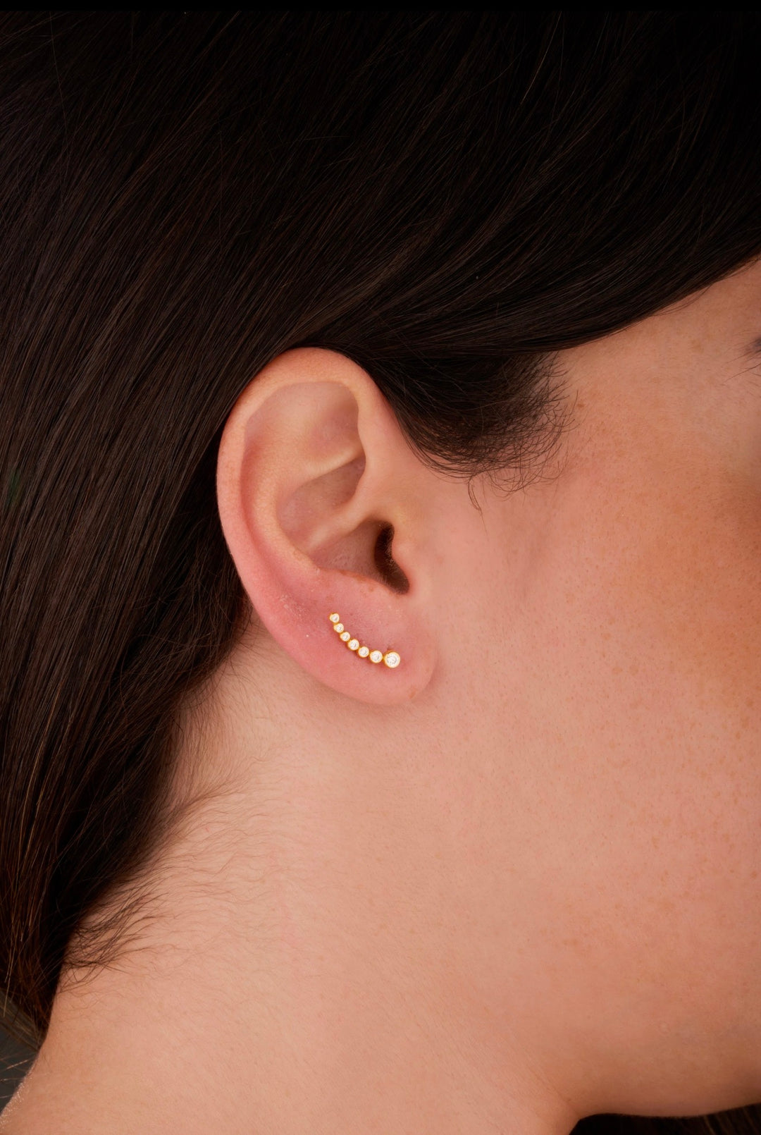 Iris 7 small circles gold ear piercing