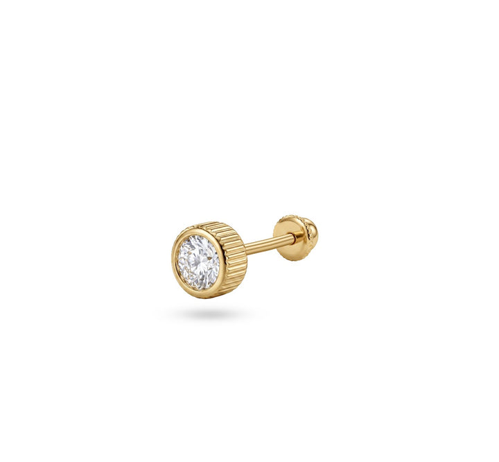 Iris one circle gold ear piercing