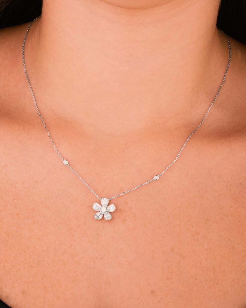 Trendy Medium Flower Diamond Necklace