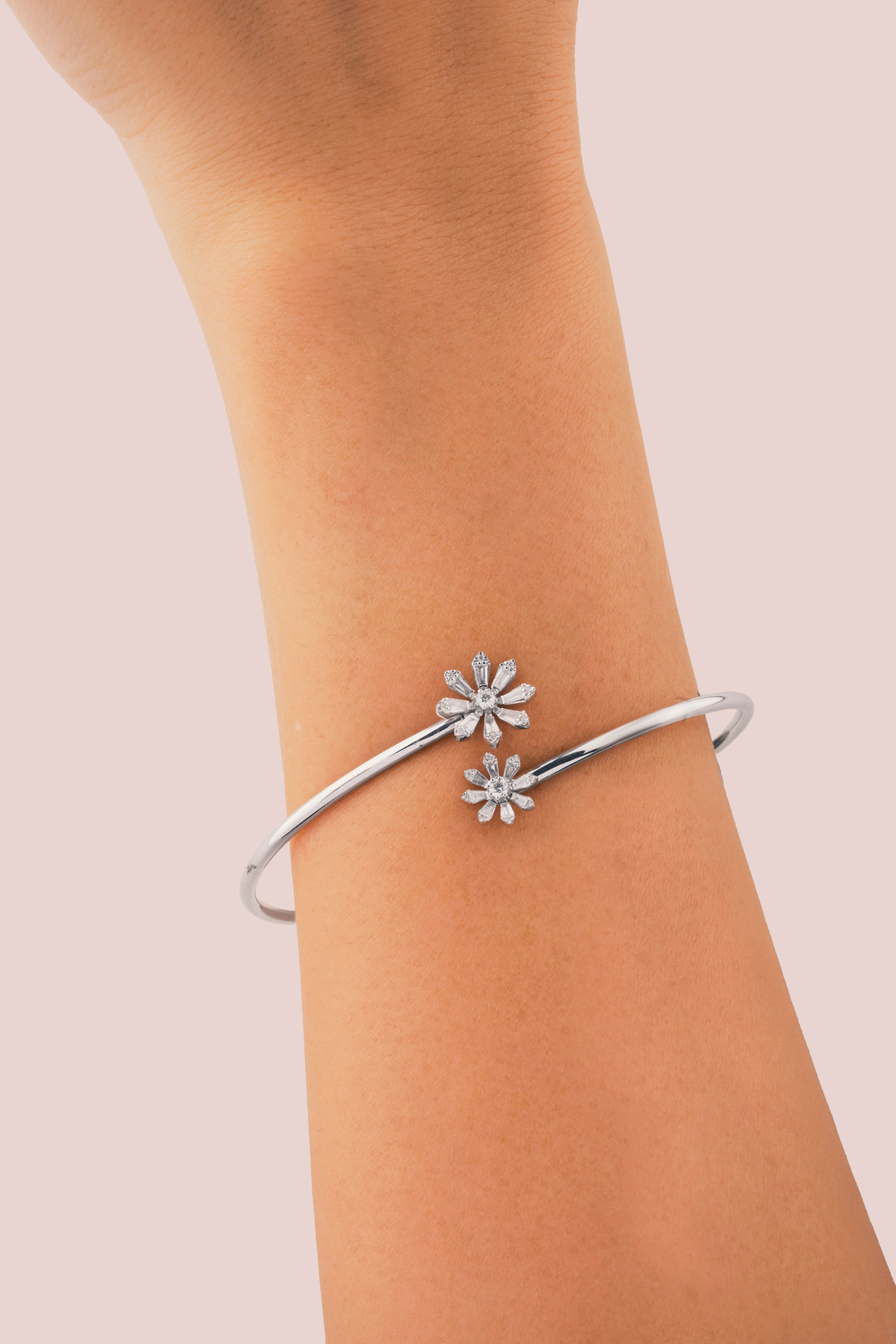 Trendy Slim Flower Flex Bangle