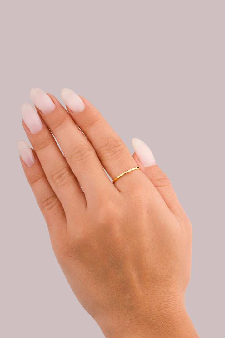 IRIS Flat Oval Gold Ring