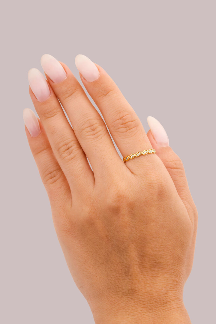 IRIS Oval Gold Ring