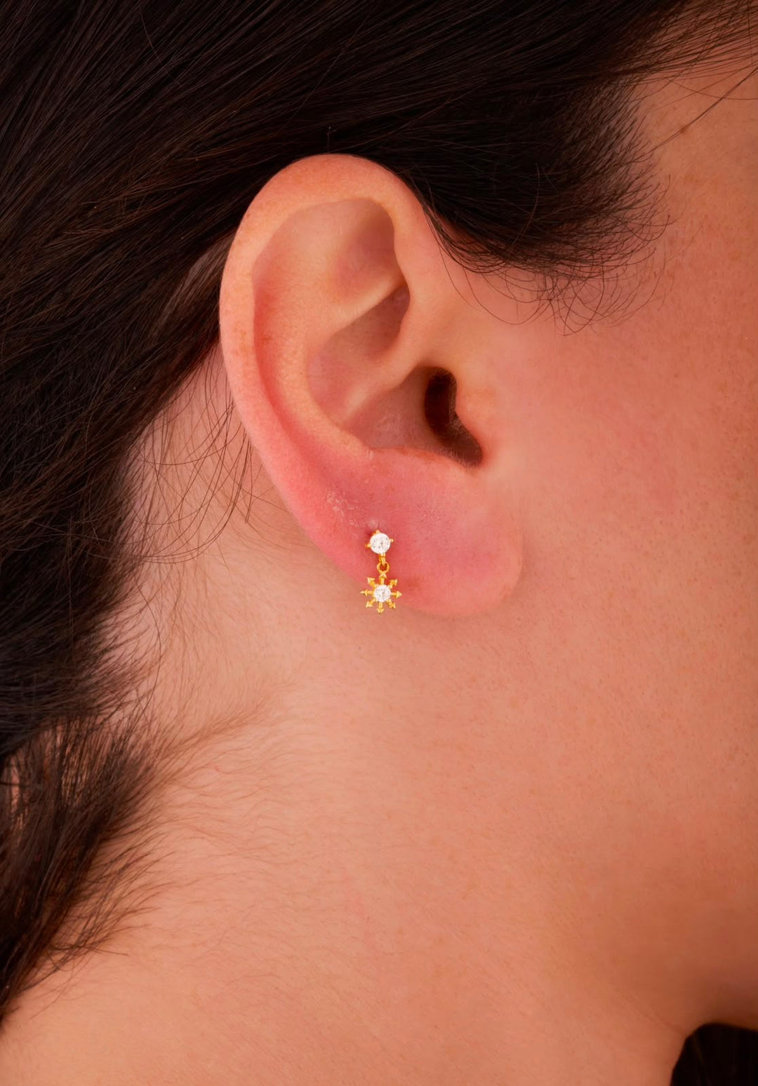Iris round,flower gold ear piercing